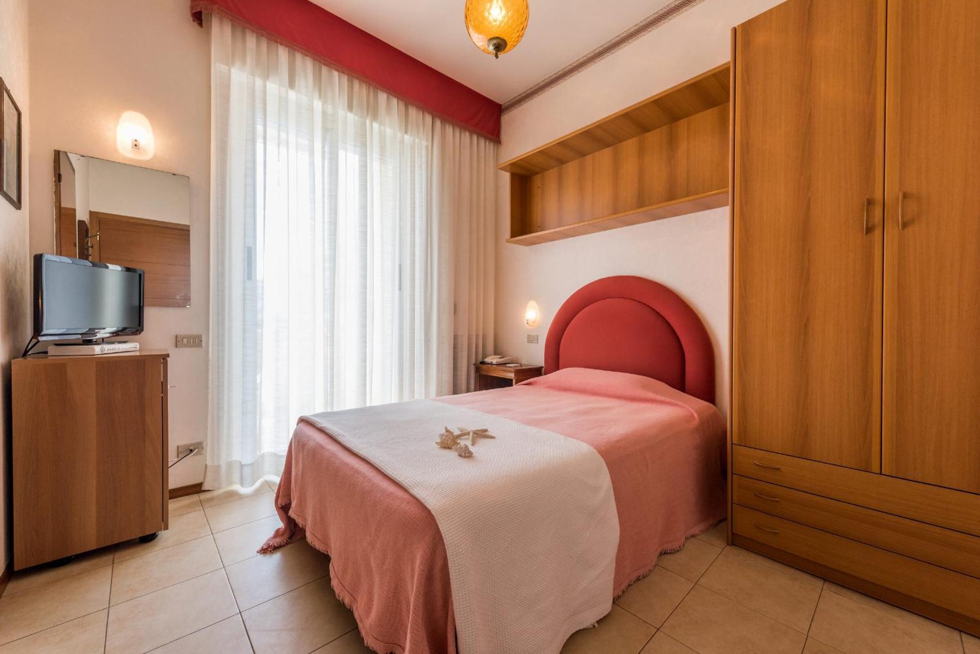 Hotel Benini Milano Marittima Exterior photo